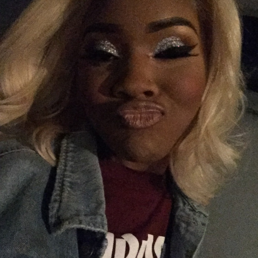 Meet your Posher, Nakia